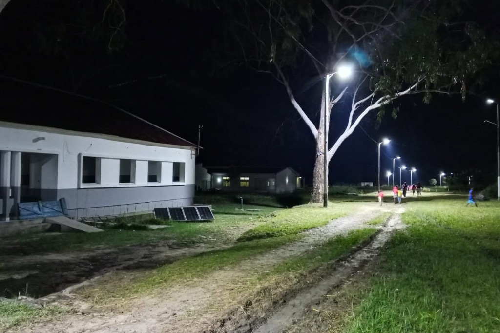 Iluminação pública em Caianda